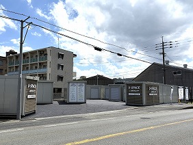 粕屋門松2号店のトランクルーム 全室1階で出し入れがしやすいです。