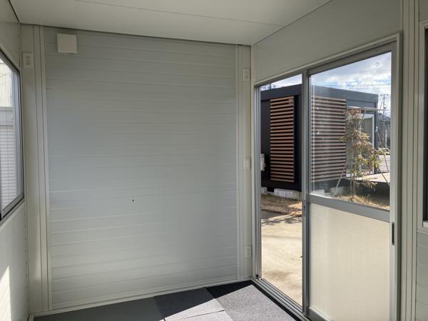 富山県高岡店/展示場の新棟ユニットハウス・プレハブ・コンテナハウス3MSD(2.40坪)の本体の外観
