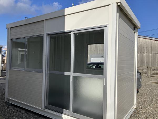 富山県高岡店/展示場の新棟ユニットハウス・プレハブ・コンテナハウス3MSD(2.40坪)の本体の外観