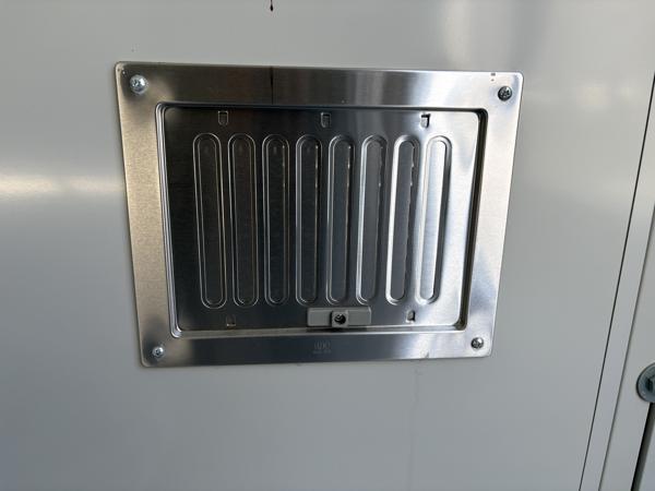 福岡県福岡東店/展示場の中古ユニットハウス・プレハブ・コンテナハウスCT-54J(7.86坪)の各設備の給気口