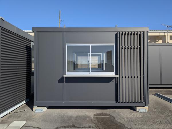 鹿児島県霧島店/展示場の新棟ユニットハウス・プレハブ・コンテナハウス38MSL(2.43坪)の本体の外観