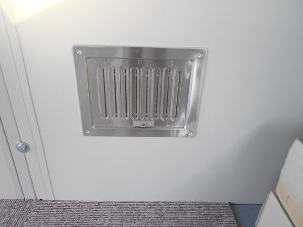 福島県福島店/展示場の中古ユニットハウス・プレハブ・コンテナハウスCT-72J(9.89坪)の各設備の給気口