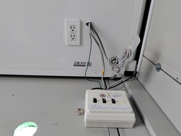 茨城県小美玉店/展示場の中古ユニットハウス・プレハブ・コンテナハウスCT-32J(2.16坪)の各設備の分電盤