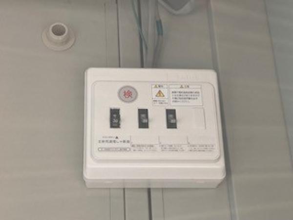 神奈川県厚木店/展示場の中古ユニットハウス・プレハブ・コンテナハウスCT-32J(2.16坪)の各設備の分電盤