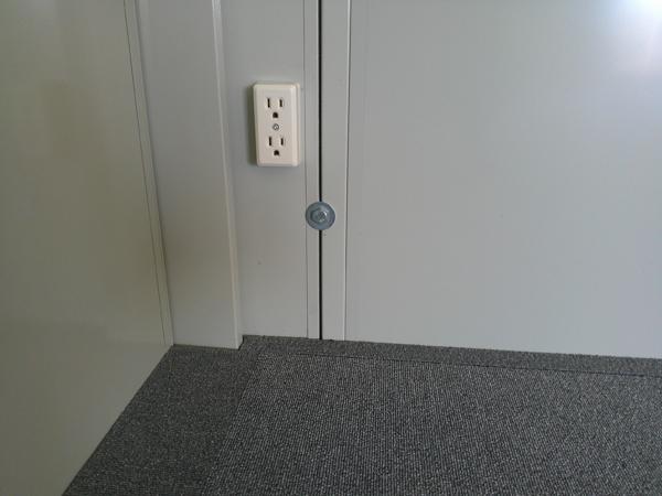 神奈川県小田原店/展示場の中古ユニットハウス・プレハブ・コンテナハウスCT-54J(7.86坪)の各設備のコンセント