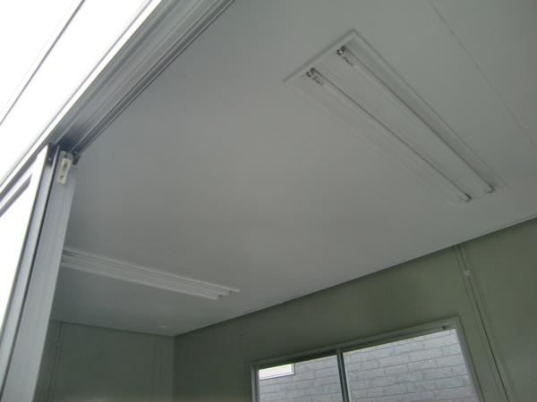 神奈川県小田原店/展示場の中古ユニットハウス・プレハブ・コンテナハウスCT-41J(2.83坪)の各設備の照明器具