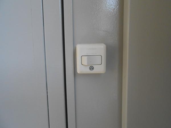 群馬県館林店/展示場の中古ユニットハウス・プレハブ・コンテナハウスCT-32J(2.16坪)の各設備のスイッチ