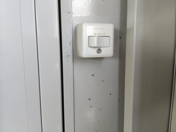 静岡県藤枝店/展示場の中古ユニットハウス・プレハブ・コンテナハウスCT-41J(2.83坪)の各設備のスイッチ