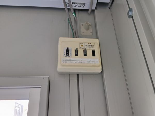 静岡県藤枝店/展示場の中古ユニットハウス・プレハブ・コンテナハウスCT-32JG(2.16坪)の各設備の分電盤