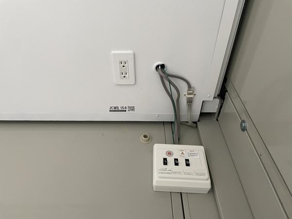 埼玉県草加店/展示場の中古ユニットハウス・プレハブ・コンテナハウスCT-32J(2.16坪)の各設備の分電盤