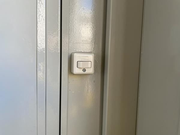 埼玉県草加店/展示場の中古ユニットハウス・プレハブ・コンテナハウスCT-32J(2.16坪)の各設備のスイッチ
