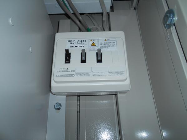 埼玉県朝霞店/展示場の中古ユニットハウス・プレハブ・コンテナハウスCT-32JG(2.16坪)の各設備の分電盤