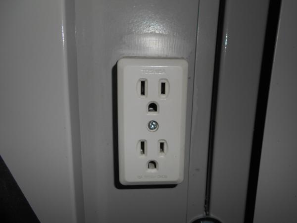 埼玉県朝霞店/展示場の中古ユニットハウス・プレハブ・コンテナハウスCT-32JG(2.16坪)の各設備のコンセント