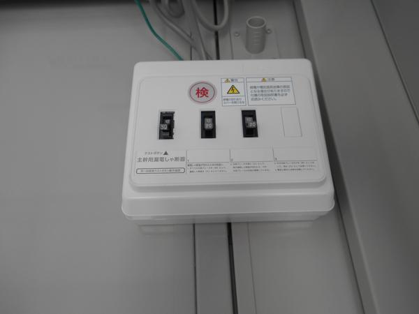 埼玉県朝霞店/展示場の中古ユニットハウス・プレハブ・コンテナハウスCT-32J(2.16坪)の各設備の分電盤