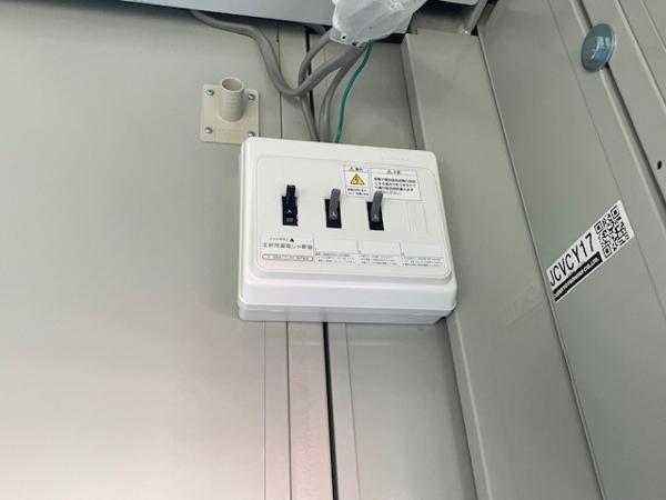 兵庫県伊丹店/展示場の中古ユニットハウス・プレハブ・コンテナハウスCT-32J(2.16坪)の各設備の分電盤