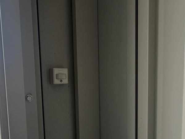 静岡県富士店/展示場の中古ユニットハウス・プレハブ・コンテナハウスCT-32JG(2.16坪)の各設備のスイッチ