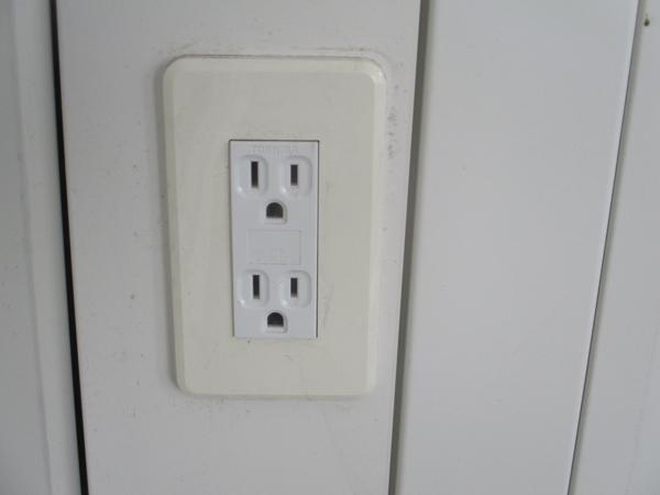 茨城県下妻店/展示場の中古ユニットハウス・プレハブ・コンテナハウスCT-32JG(2.16坪)の各設備のコンセント