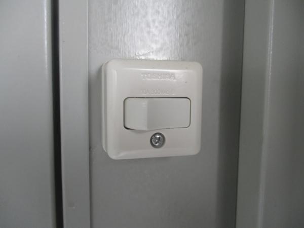 茨城県下妻店/展示場の中古ユニットハウス・プレハブ・コンテナハウスCT-41J(2.83坪)の各設備のスイッチ