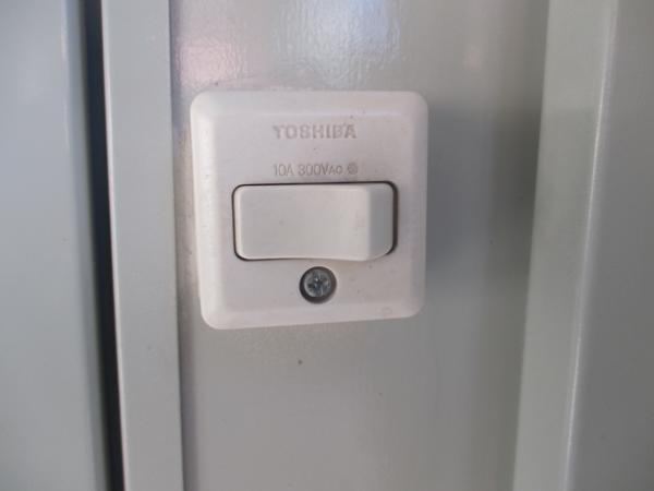 茨城県下妻店/展示場の中古ユニットハウス・プレハブ・コンテナハウスCT-32J(2.16坪)の各設備のスイッチ