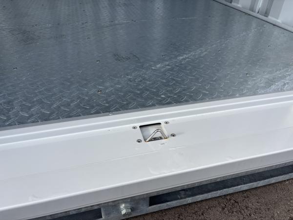 石川県小松店/展示場の新棟ユニットハウス・プレハブ・コンテナハウスGORILLA(0.94坪)の本体の内観