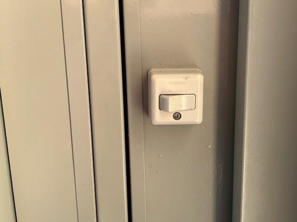 茨城県土浦出張所/展示場の中古ユニットハウス・プレハブ・コンテナハウスCT-41J(2.83坪)の各設備のスイッチ