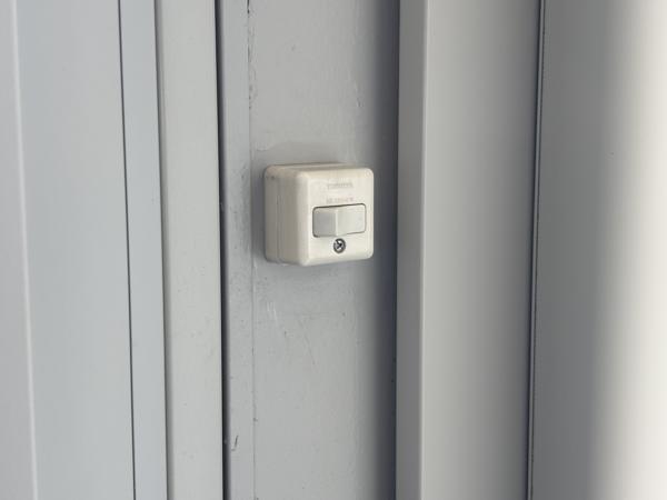 茨城県小美玉店/展示場の中古ユニットハウス・プレハブ・コンテナハウスCT-41JG(2.83坪)の各設備のスイッチ
