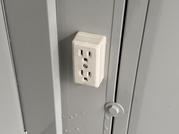 茨城県小美玉店/展示場の中古ユニットハウス・プレハブ・コンテナハウスCT-32J(2.16坪)の各設備のコンセント