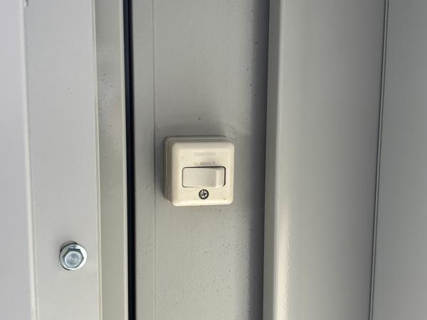 茨城県小美玉店/展示場の中古ユニットハウス・プレハブ・コンテナハウスCT-32JG(2.16坪)の各設備のスイッチ