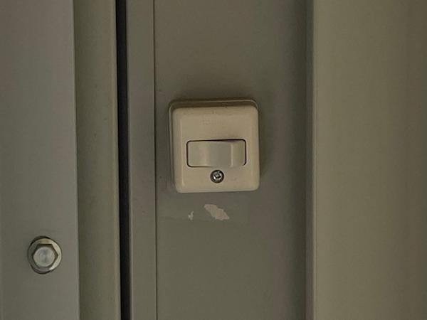 茨城県土浦出張所/展示場の中古ユニットハウス・プレハブ・コンテナハウスCT-32JG(2.16坪)の各設備のスイッチ