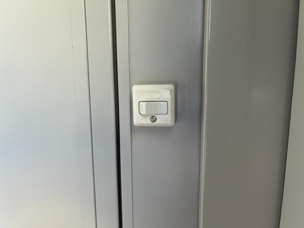 大分県大分東店/展示場の中古ユニットハウス・プレハブ・コンテナハウスCT-32J(2.16坪)の各設備のスイッチ