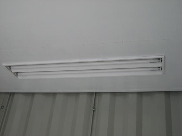 福岡県北九州営業所/展示場の中古ユニットハウス・プレハブ・コンテナハウスCT-32JG(2.16坪)の各設備の照明器具