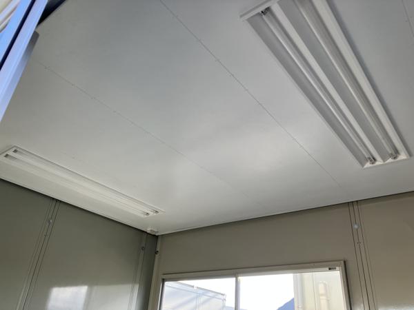 香川県丸亀店/展示場の中古ユニットハウス・プレハブ・コンテナハウスCT-32J(2.16坪)の各設備の照明器具