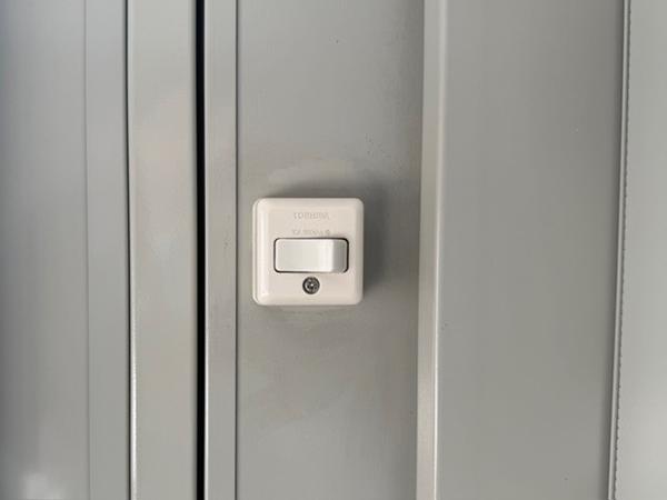 茨城県取手店/展示場の中古ユニットハウス・プレハブ・コンテナハウスCT-32JG(2.16坪)の各設備のスイッチ