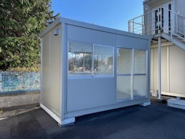 栃木県鹿沼店/展示場の新棟ユニットハウス・プレハブ・コンテナハウス38MSL(2.43坪)の本体の外観
