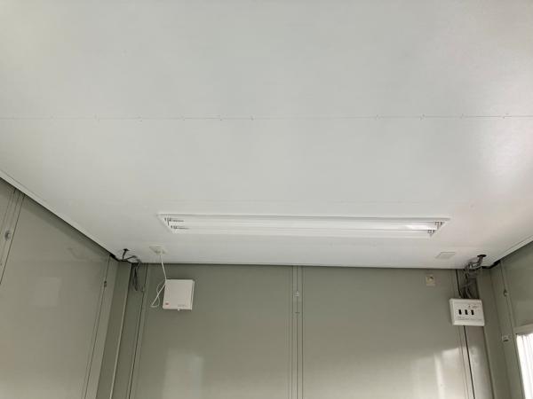 滋賀県栗東店/展示場の中古ユニットハウス・プレハブ・コンテナハウスCT-32J(2.16坪)の各設備の照明器具