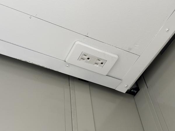 茨城県小美玉店/展示場の中古ユニットハウス・プレハブ・コンテナハウスCT-32J(2.16坪)の各設備のコンセント