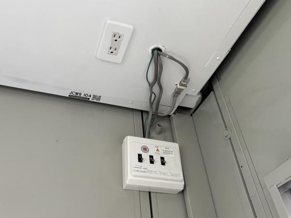 茨城県小美玉店/展示場の中古ユニットハウス・プレハブ・コンテナハウスCT-32J(2.16坪)の各設備の分電盤