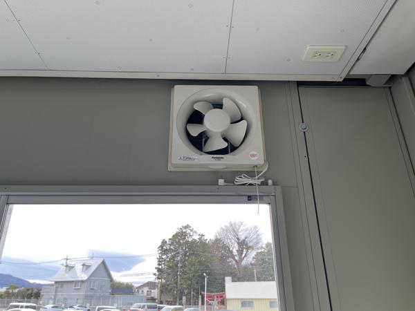 山梨県笛吹一宮店/展示場の中古ユニットハウス・プレハブ・コンテナハウスCT-54J(3.80坪)の各設備の換気扇