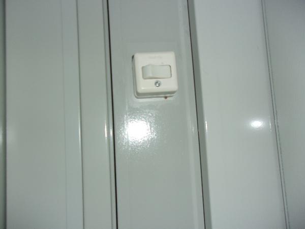 静岡県新富士総合展示場の中古ユニットハウス・プレハブ・コンテナハウスCT-32JG(2.16坪)の各設備のスイッチ