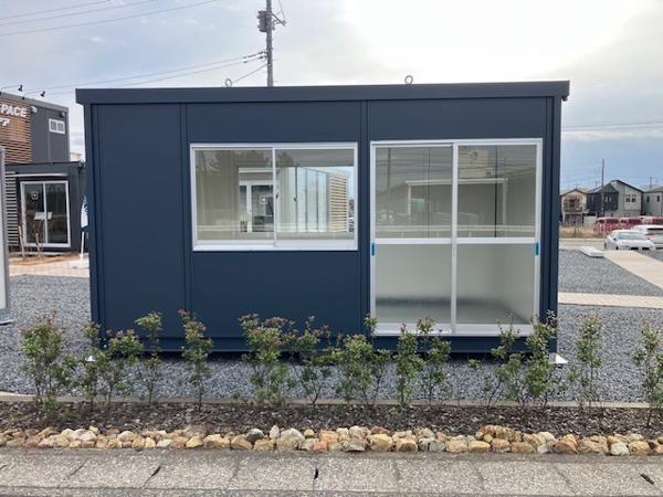 千葉県市原店/展示場の新棟ユニットハウス・プレハブ・コンテナハウス47MSL(302.50坪)の本体の外観