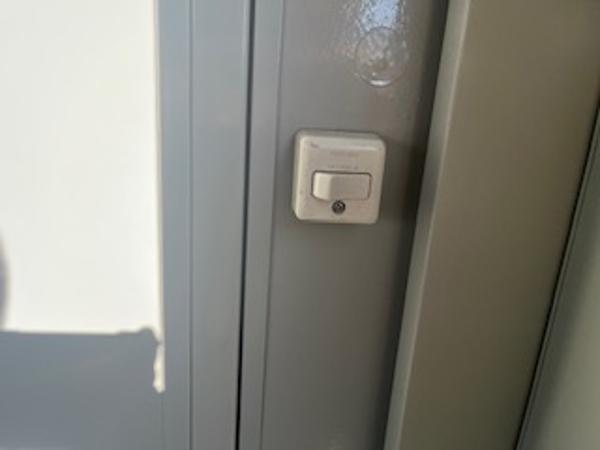 埼玉県本庄店/展示場の中古ユニットハウス・プレハブ・コンテナハウスCT-32J(2.16坪)の各設備のスイッチ