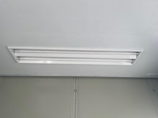 埼玉県本庄店/展示場の中古ユニットハウス・プレハブ・コンテナハウスCT-32J(2.16坪)の各設備の照明器具