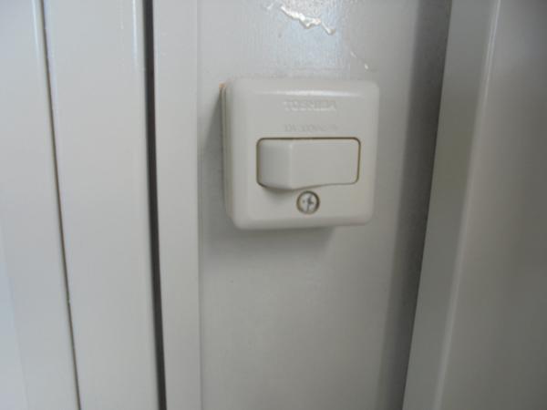 宮城県大崎店/展示場の中古ユニットハウス・プレハブ・コンテナハウスCT-32J(2.16坪)の各設備のスイッチ