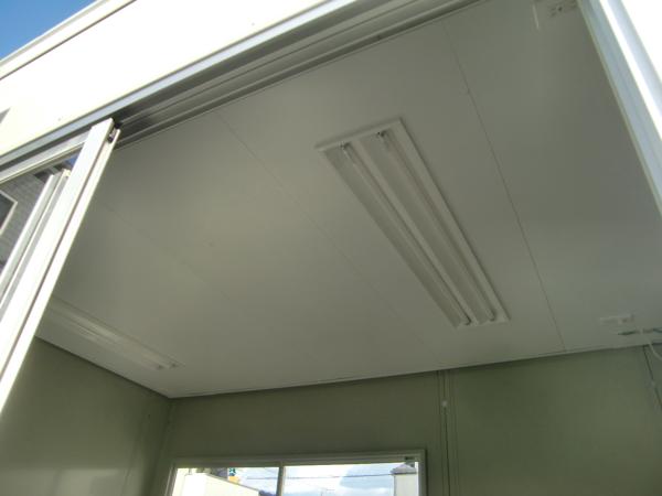 神奈川県平塚店/展示場の中古ユニットハウス・プレハブ・コンテナハウスCT-32J(2.16坪)の各設備の照明器具