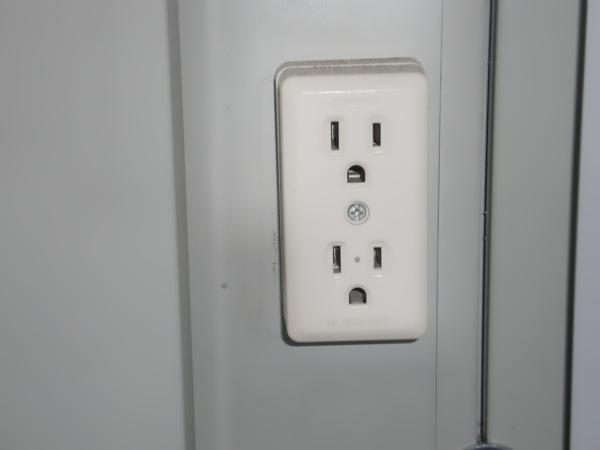 静岡県静岡営業所/展示場の中古ユニットハウス・プレハブ・コンテナハウスCT-32JG(2.16坪)の各設備のコンセント