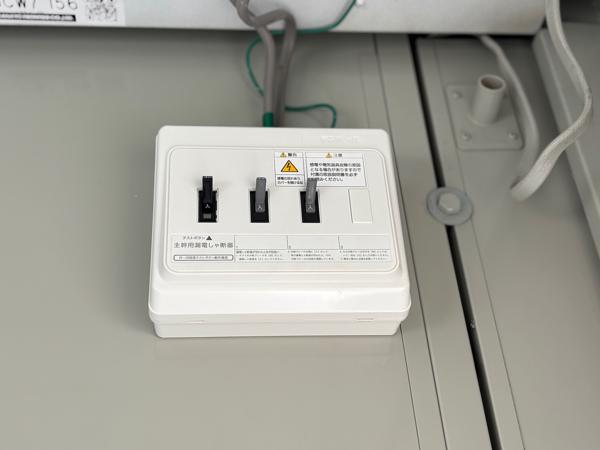 静岡県富士宮店/展示場の中古ユニットハウス・プレハブ・コンテナハウスCT-32J(2.16坪)の各設備の分電盤