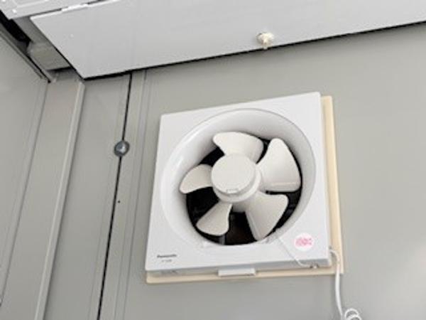 静岡県富士店/展示場の中古ユニットハウス・プレハブ・コンテナハウスCT-54J(7.78坪)の各設備の換気扇