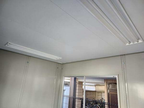 埼玉県朝霞店/展示場の中古ユニットハウス・プレハブ・コンテナハウスCT-32J(2.16坪)の各設備の照明器具
