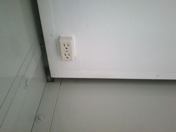 兵庫県加古川店/展示場の中古ユニットハウス・プレハブ・コンテナハウスCT-32J(2.16坪)の各設備のコンセント