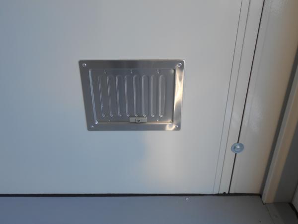 埼玉県蓮田店/展示場の中古ユニットハウス・プレハブ・コンテナハウスルーバー付き